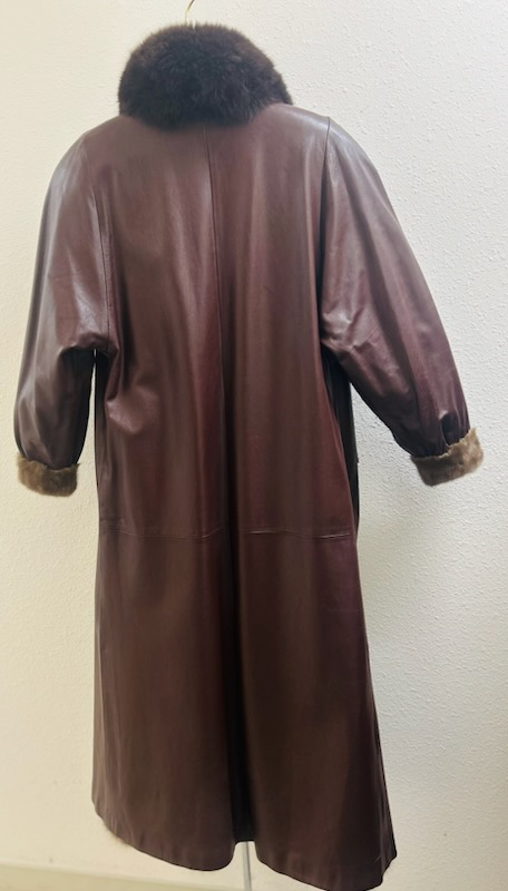 Reversible leather side with fox collar back view